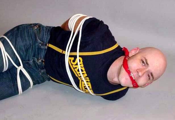 gay_bondage_3839.jpg