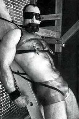 gay_bondage_0820.jpg