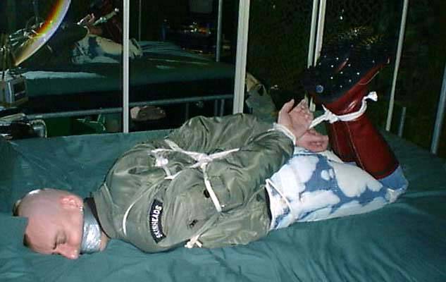 gay_bondage_1100.jpg